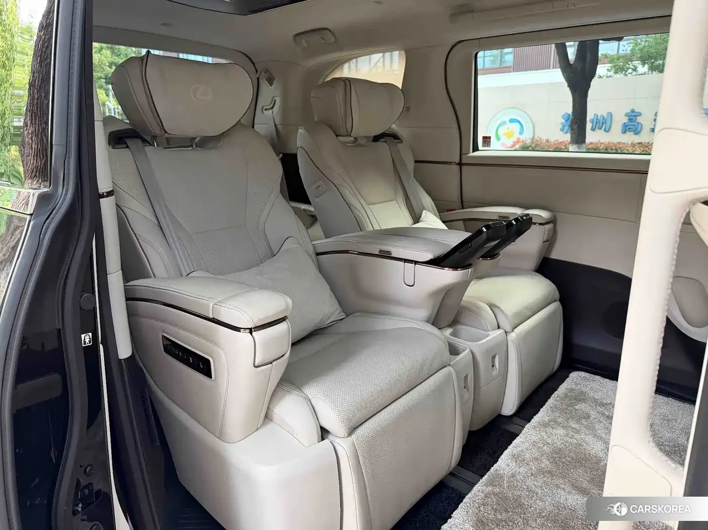 Lexus LM id 4664429 из Китая 8