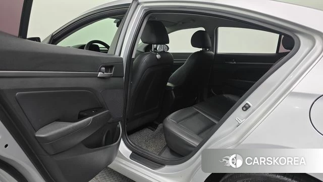 Hyundai Avante AD id 3966614 из Кореи 8