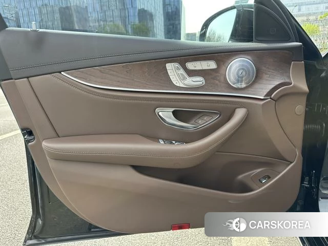 Mercedes-Benz E-class id 4256597 из Китая 8