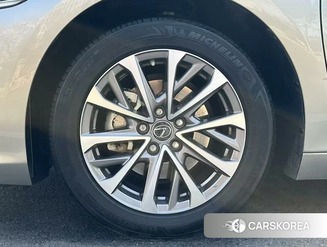 Lexus ES id 4209087 из Китая 8