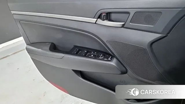 Hyundai Avante AD id 3608393 из Кореи 8