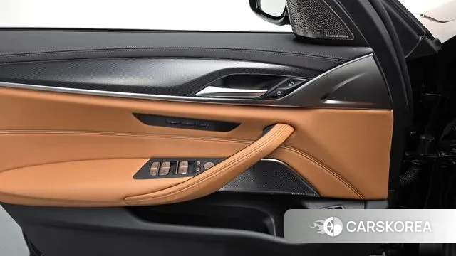 BMW 5 Series (G30) id 3058338 из Кореи 8