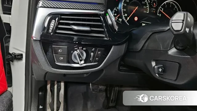 BMW 5 Series (G30) id 3494617 из Кореи 8