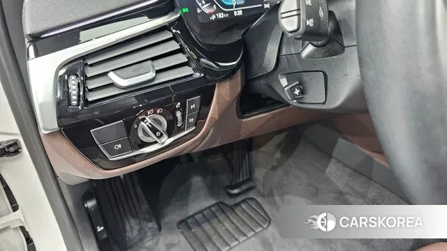 BMW 5 Series (G30) id 2960307 из Кореи 8