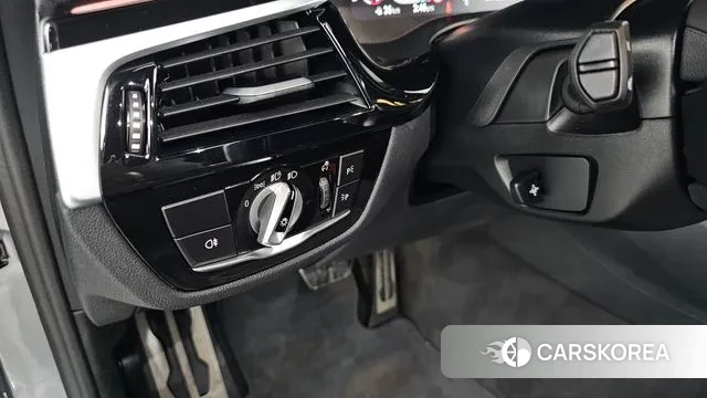 BMW 5 Series (G30) id 2959242 из Кореи 8