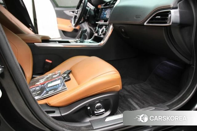 Jaguar XE id 3828109 из Кореи 8