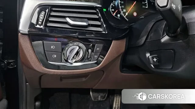 BMW 5 Series (G30) id 3244128 из Кореи 8