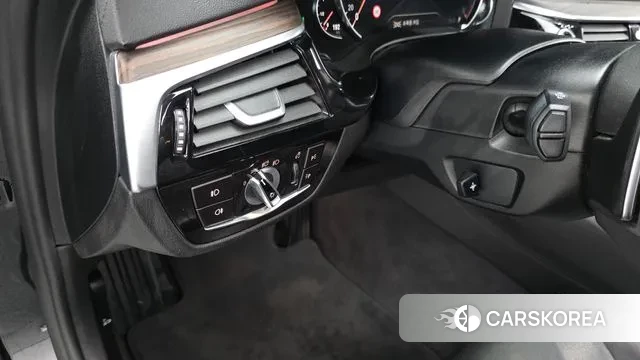 BMW 5 Series (G30) id 3004843 из Кореи 8