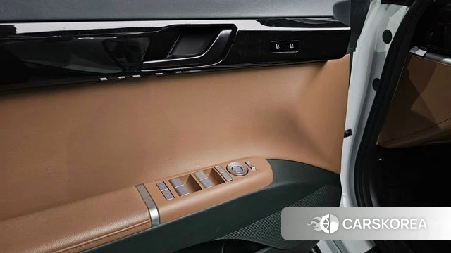 Hyundai Grandeur (GN7) id 3811628 из Кореи 8