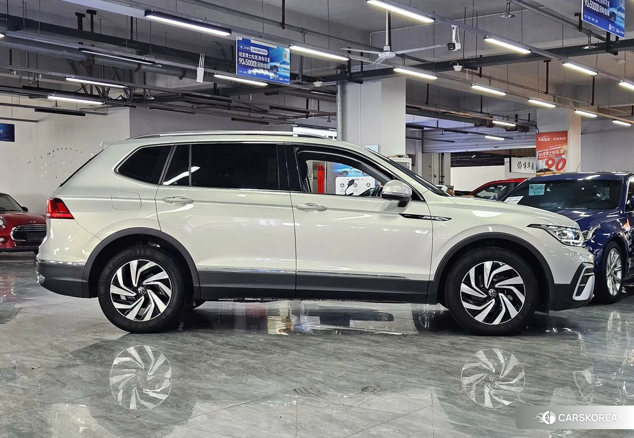 Volkswagen Tiguan L id 4486463 из Китая 8