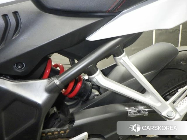 Проданный Honda CBR650R id 3999379 из Японии, фото 8