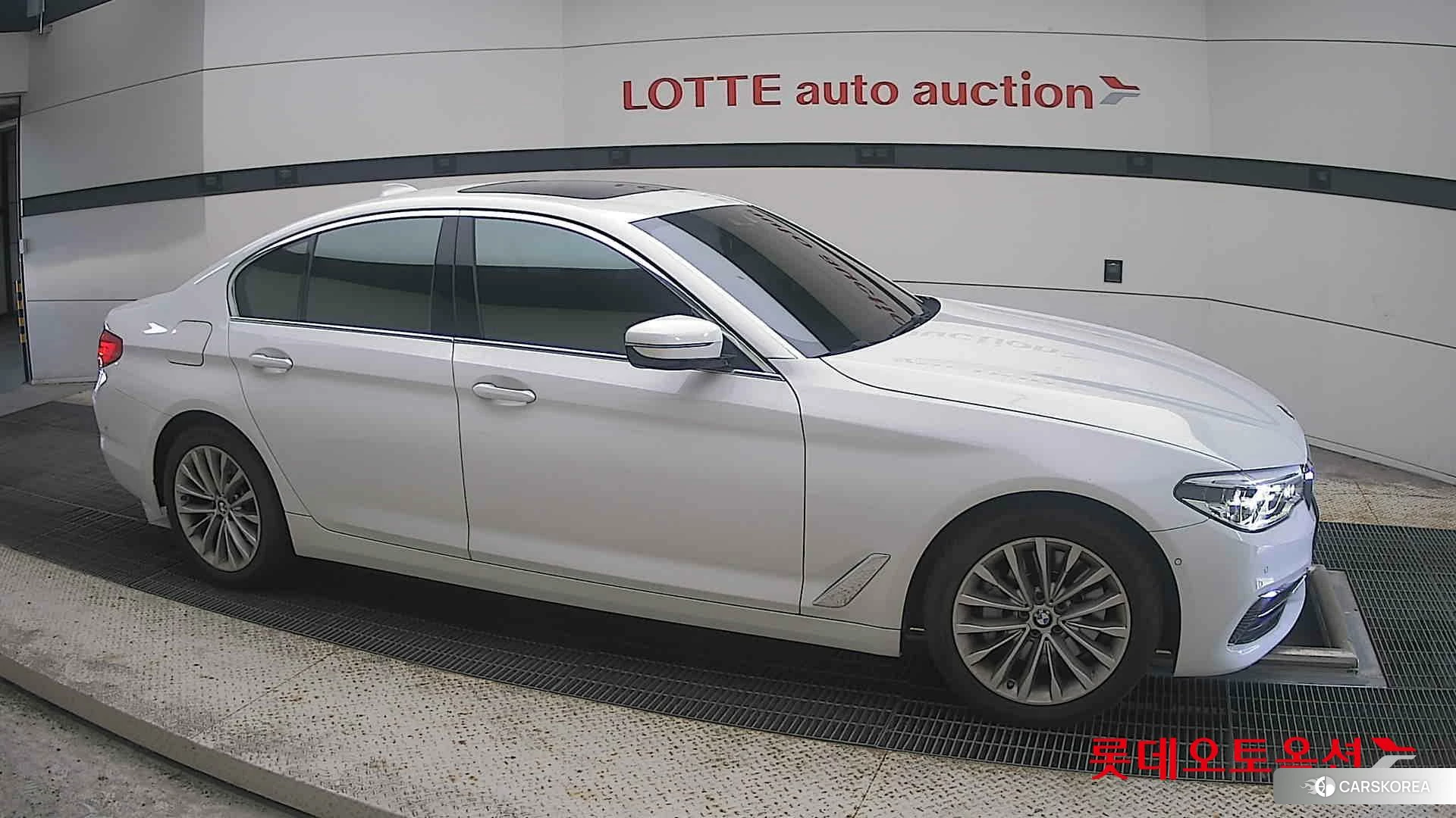 BMW  530i Luxury id 4902319 из Кореи 8