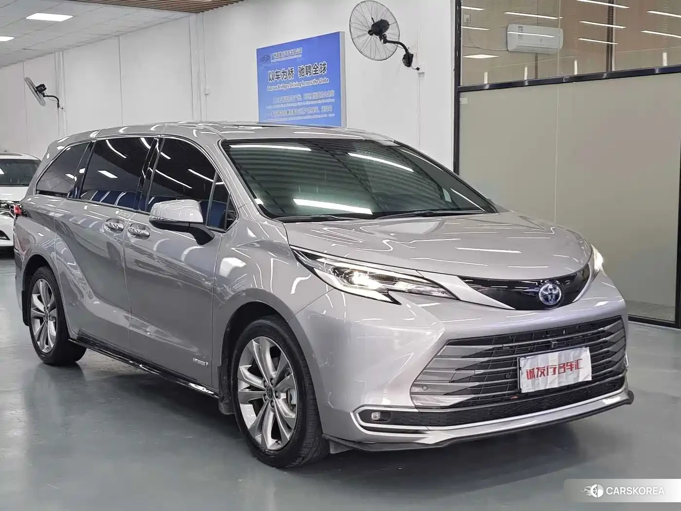 Toyota Sienna id 4617095 из Китая 8