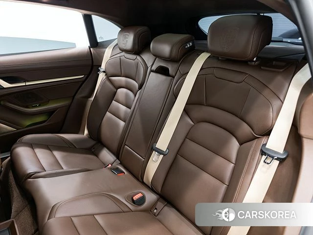 Porsche Taycan id 4308475 из Кореи 8