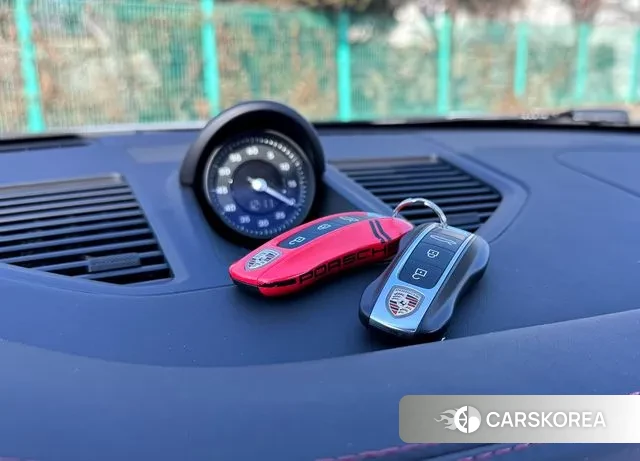 Porsche 911(992) id 3698176 из Кореи 8