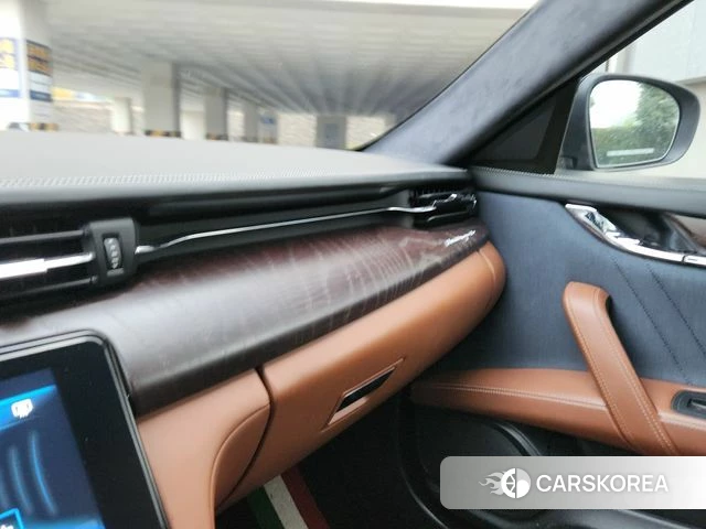 Maserati Quattroporte id 4255227 из Кореи 8