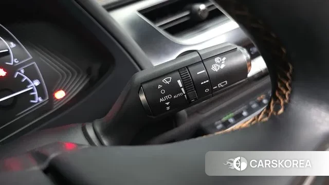 Lexus UX250h id 3748209 из Кореи 8