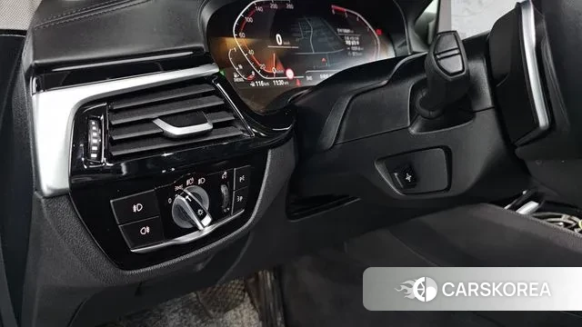 BMW 5 Series (G30) id 2994936 из Кореи 8