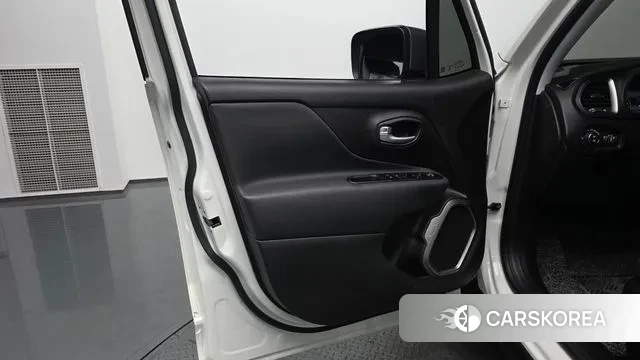 Jeep Renegade id 3788328 из Кореи 8