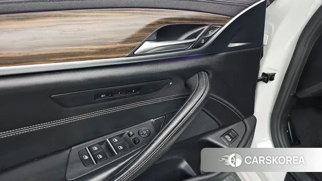 BMW 5 Series (G30) id 3412879 из Кореи 8