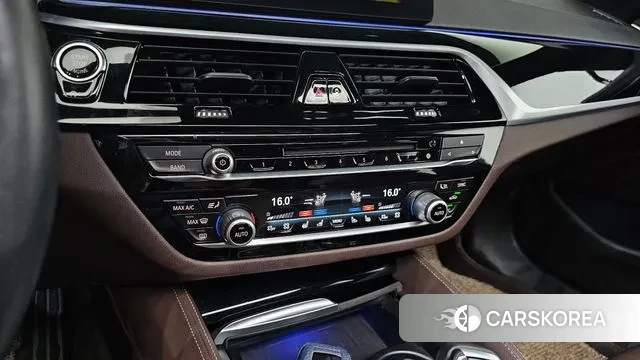 BMW 5 Series (G30) id 3039445 из Кореи 8