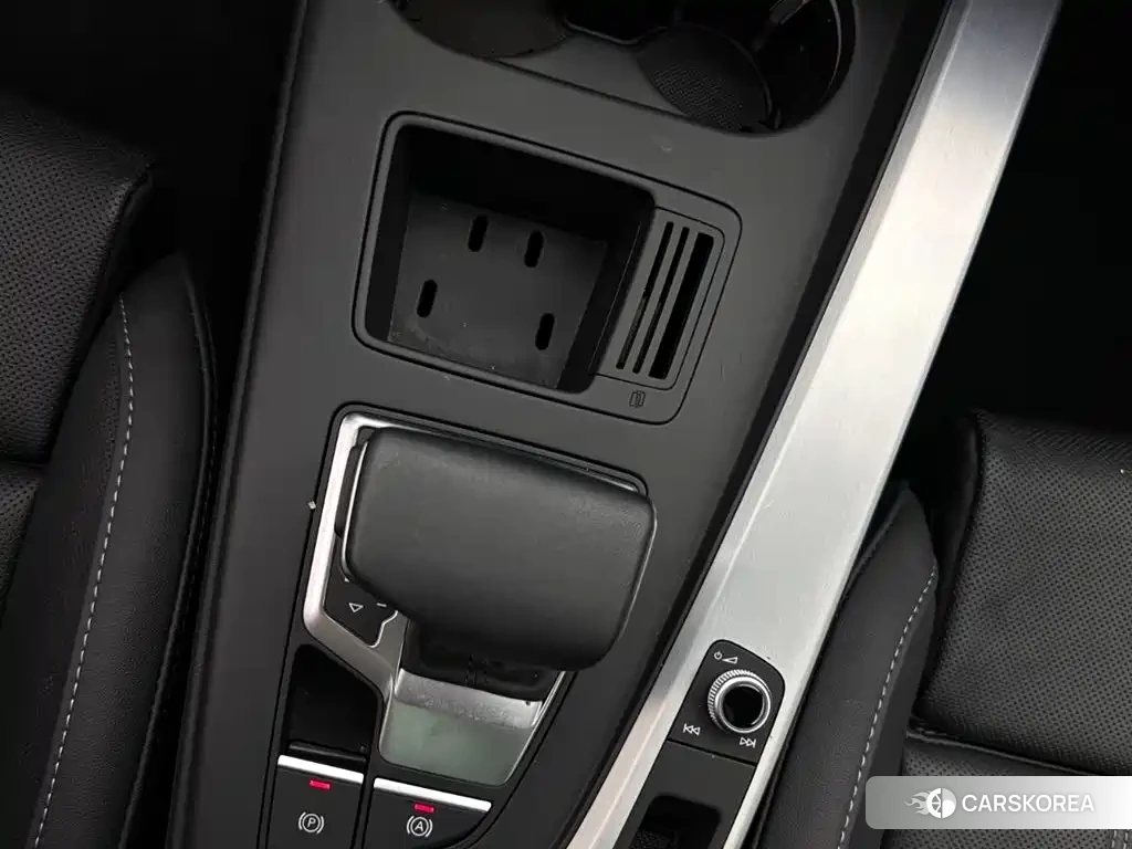 Audi A4L id 4548120 из Китая 9