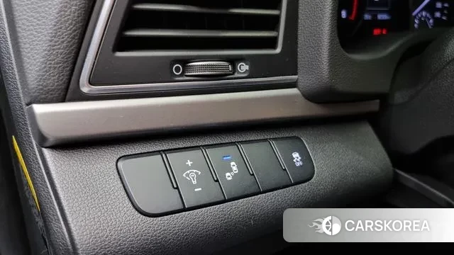 Hyundai Avante AD id 3429606 из Кореи 8