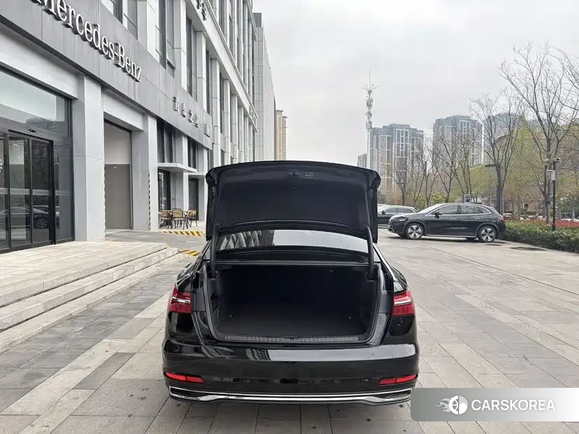 Audi A6L id 4545638 из Китая 8