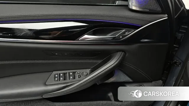 BMW 5 Series (G30) id 3368576 из Кореи 8