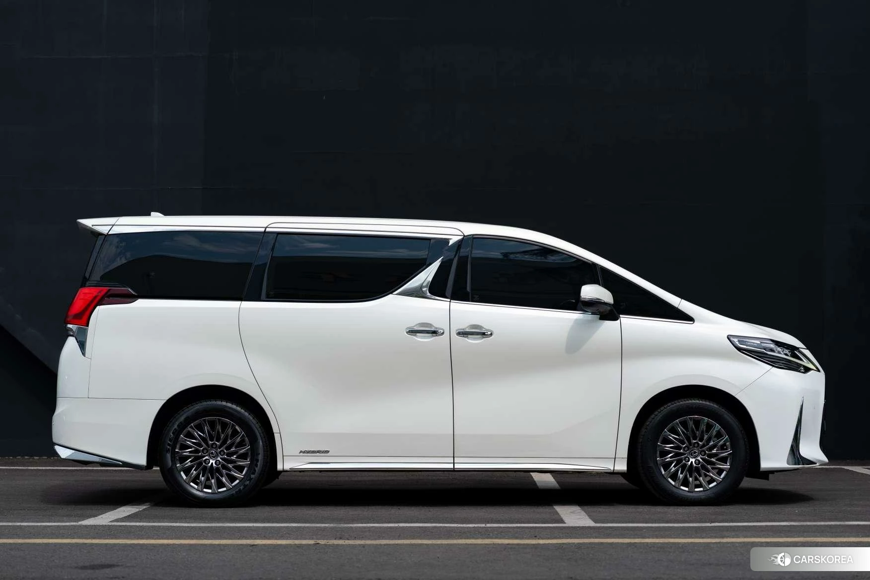 Lexus LM id 4452434 из Китая 8
