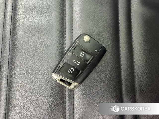 Volkswagen Touran L id 4238176 из Китая 8