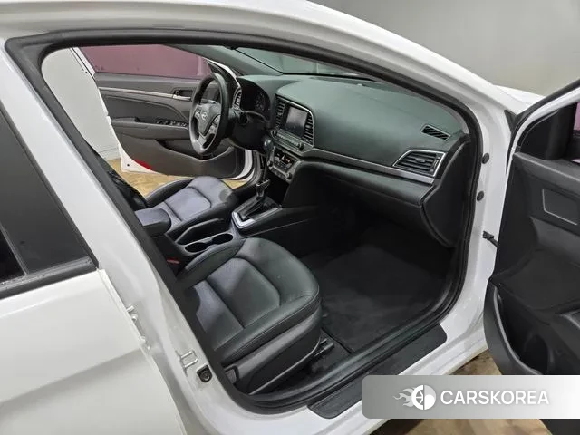 Hyundai Avante AD id 3748660 из Кореи 8