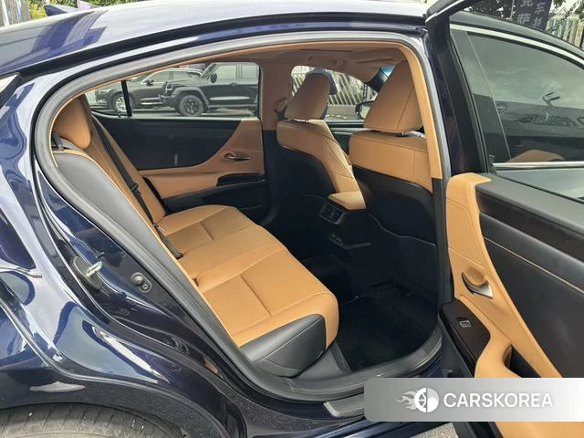 Lexus ES id 4274481 из Китая 8