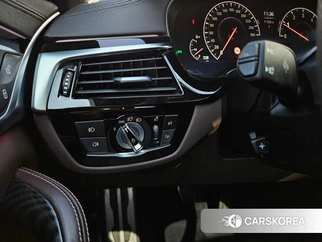 BMW 5 Series (G30) id 3801367 из Кореи 8