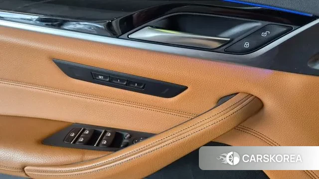 BMW 5 Series (G30) id 3789639 из Кореи 8