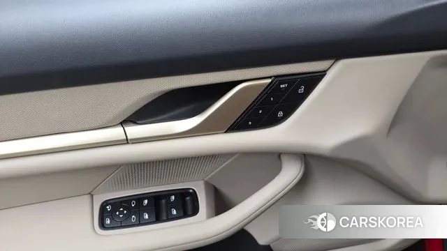 Porsche Taycan id 3401093 из Кореи 8