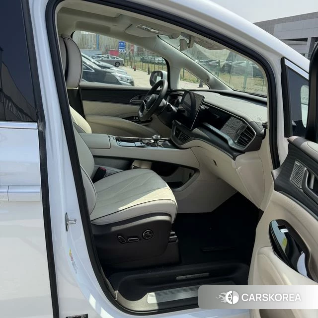 Denza D9 EV id 3920237 из Китая 8