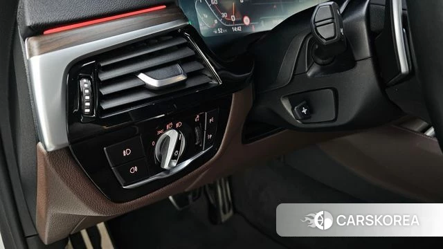 BMW 5 Series (G30) id 4496362 из Кореи 8