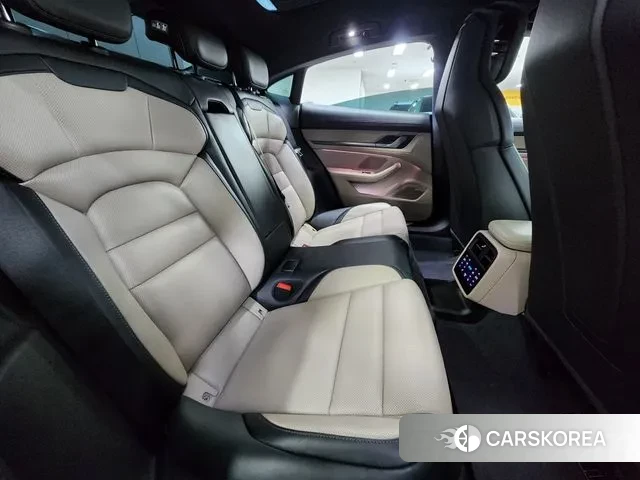 Porsche Taycan id 3669854 из Кореи 8