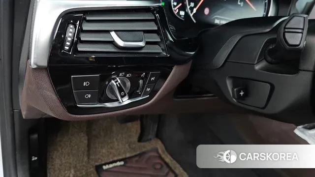 BMW 5 Series (G30) id 3677376 из Кореи 8