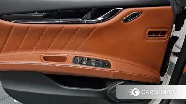 Maserati Quattroporte id 3350968 из Кореи 8