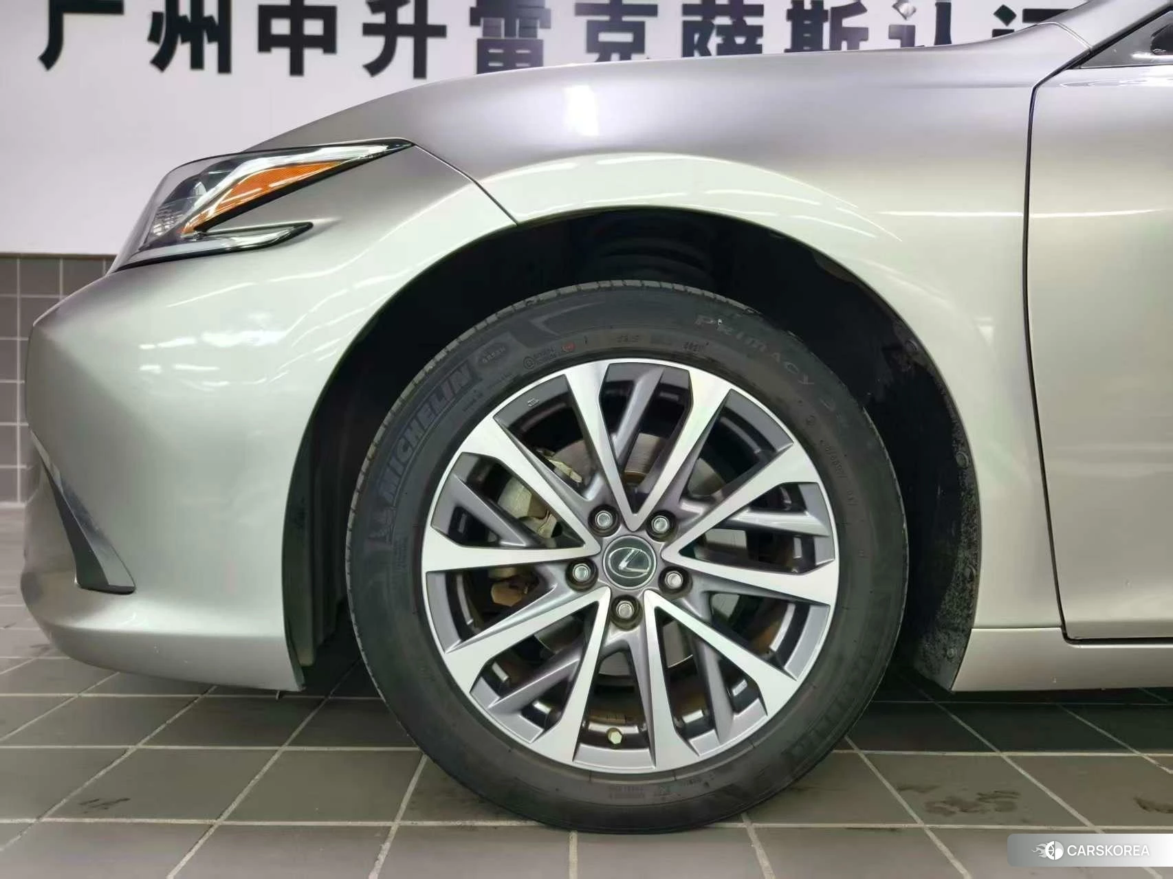 Lexus ES id 4467930 из Китая 8