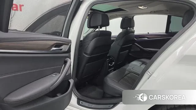 BMW 5 Series (G30) id 3437650 из Кореи 8