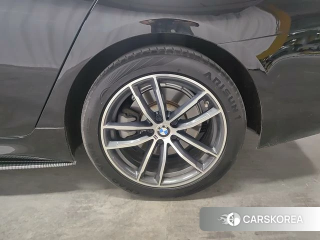 BMW 5 series PHEV id 4212695 из Китая 8