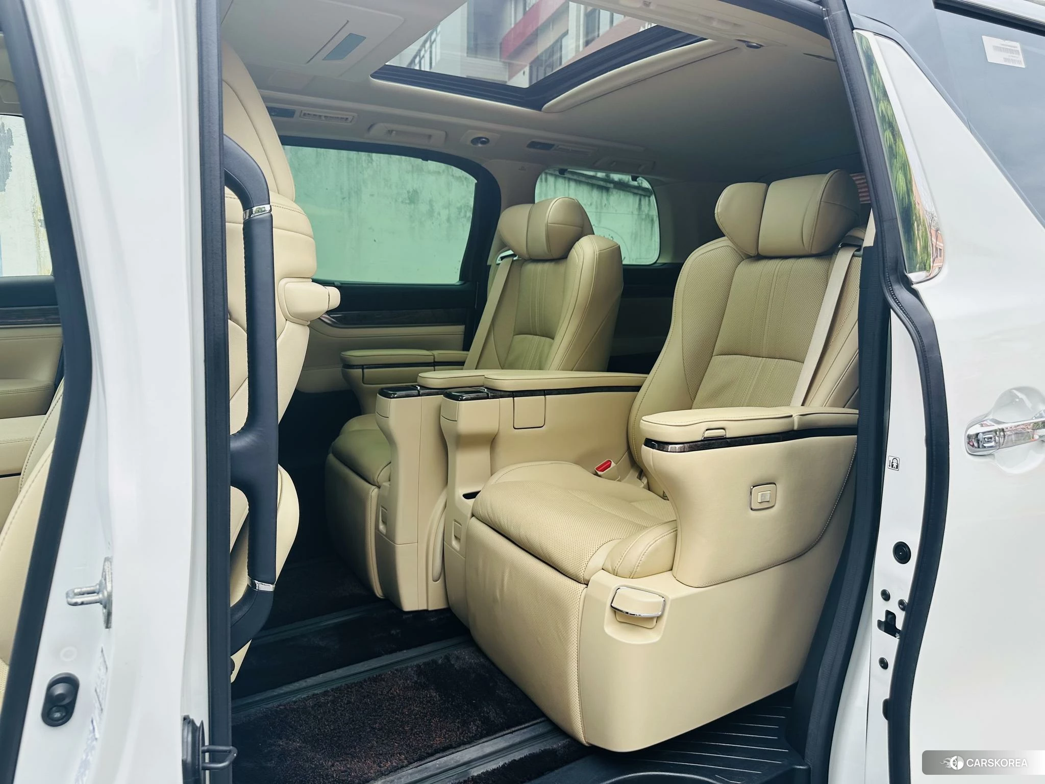 Toyota Elfa id 4468159 из Китая 8