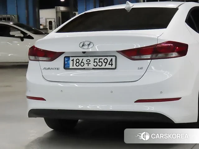 Hyundai Avante AD id 3249233 из Кореи 8