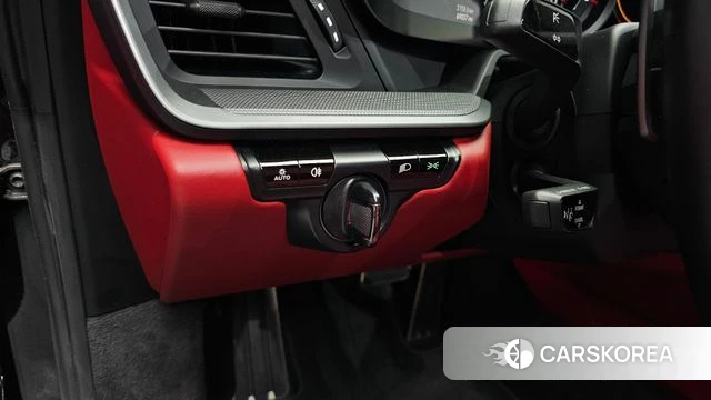 Porsche 911(992) id 4250446 из Кореи 8