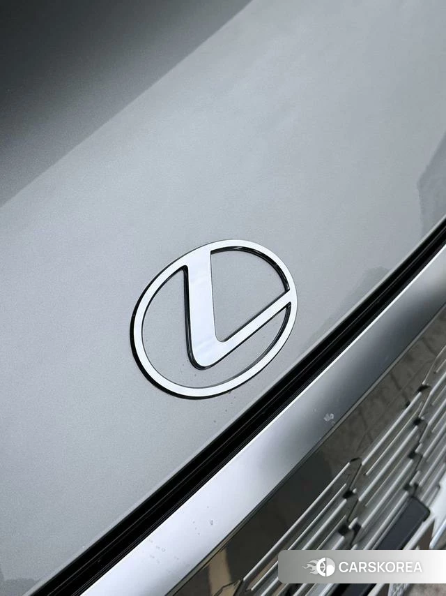 Lexus LM id 4301418 из Китая 8