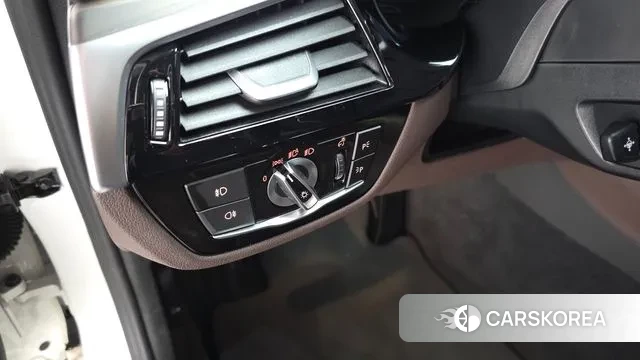 BMW 5 Series (G30) id 3494414 из Кореи 8