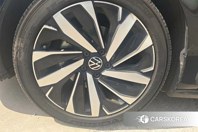 Volkswagen Passat id 4272302 из Китая 8